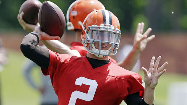 johnny-manziel-struggles-cleveland-browns-otas.jpg